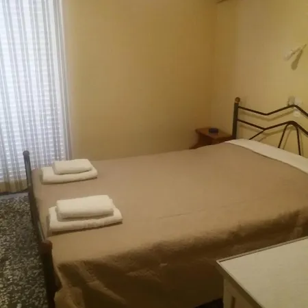 To Kyma-afoi Roussou