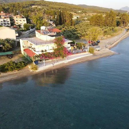 To Kyma-afoi Roussou Aparthotel