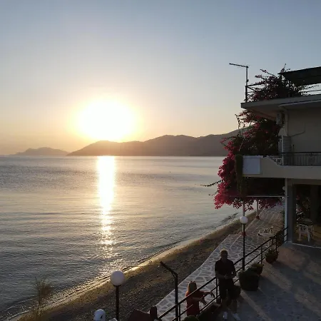 To Kyma-afoi Roussou Rovies