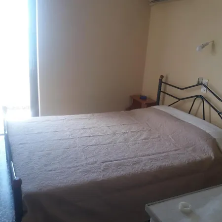 To Kyma-afoi Roussou 3* Rovies