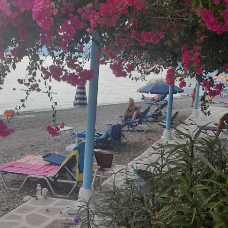 To Kyma-afoi Roussou 3*