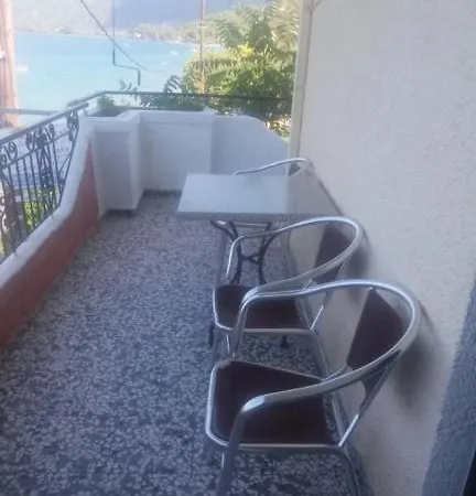 To Kyma-afoi Roussou